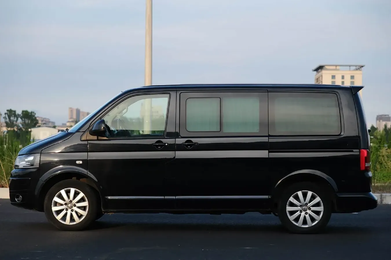 2012 Volkswagen Multivan 2.0T 204HP L4 7DCT,autocango,china used car exporter,china ev exporter,chinese used car exporter,chinese used ev exporter