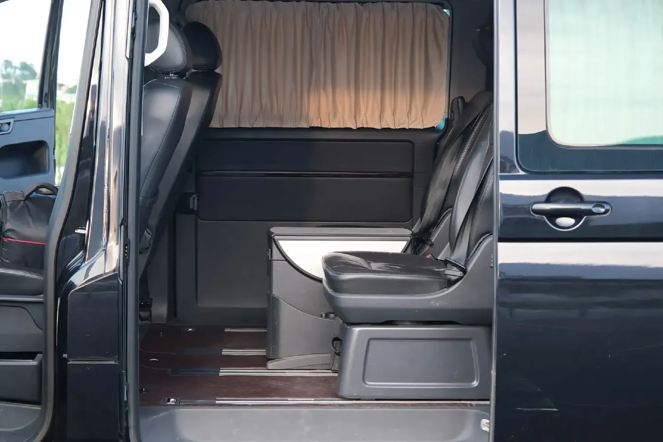 2012 Volkswagen Multivan 2.0T 204HP L4 7DCT,autocango,china used car exporter,china ev exporter,chinese used car exporter,chinese used ev exporter