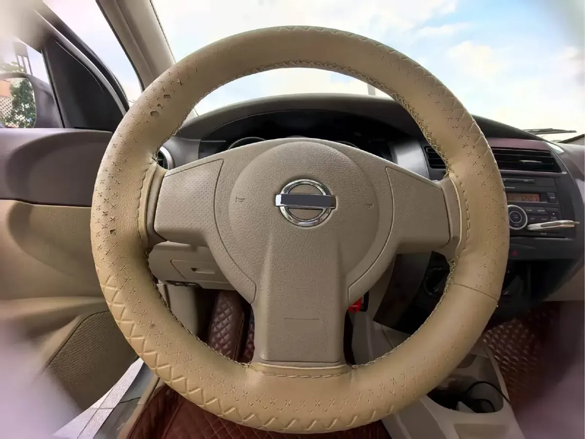 2010 Nissan Livina 1.6L 105HP L4 5MT,autocango,china used car exporter,china ev exporter,chinese used car exporter,chinese used ev exporter