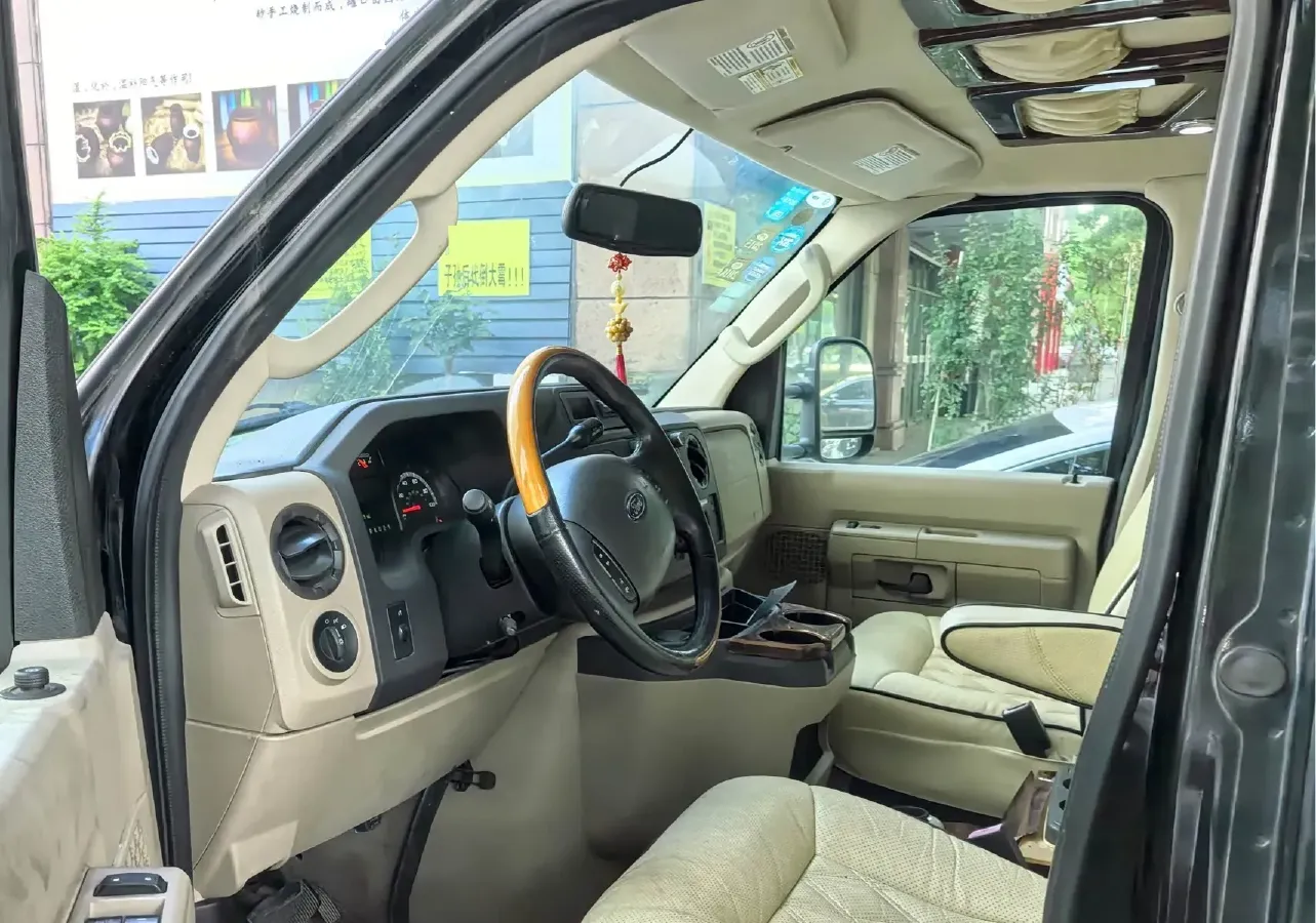 2011 Ford E350 5.4L 258HP V8 5AT,autocango,china used car exporter,china ev exporter,chinese used car exporter,chinese used ev exporter