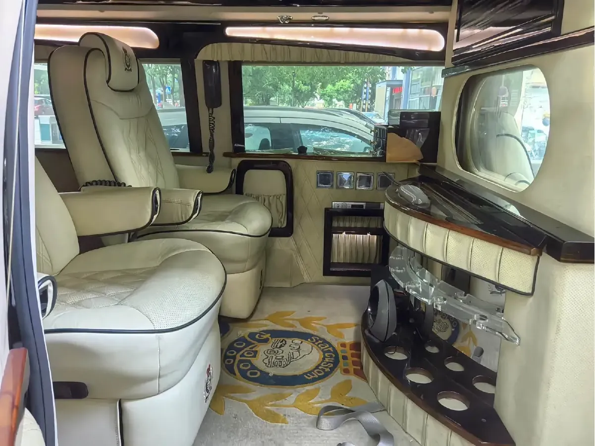 2011 Ford E350 5.4L 258HP V8 5AT,autocango,china used car exporter,china ev exporter,chinese used car exporter,chinese used ev exporter