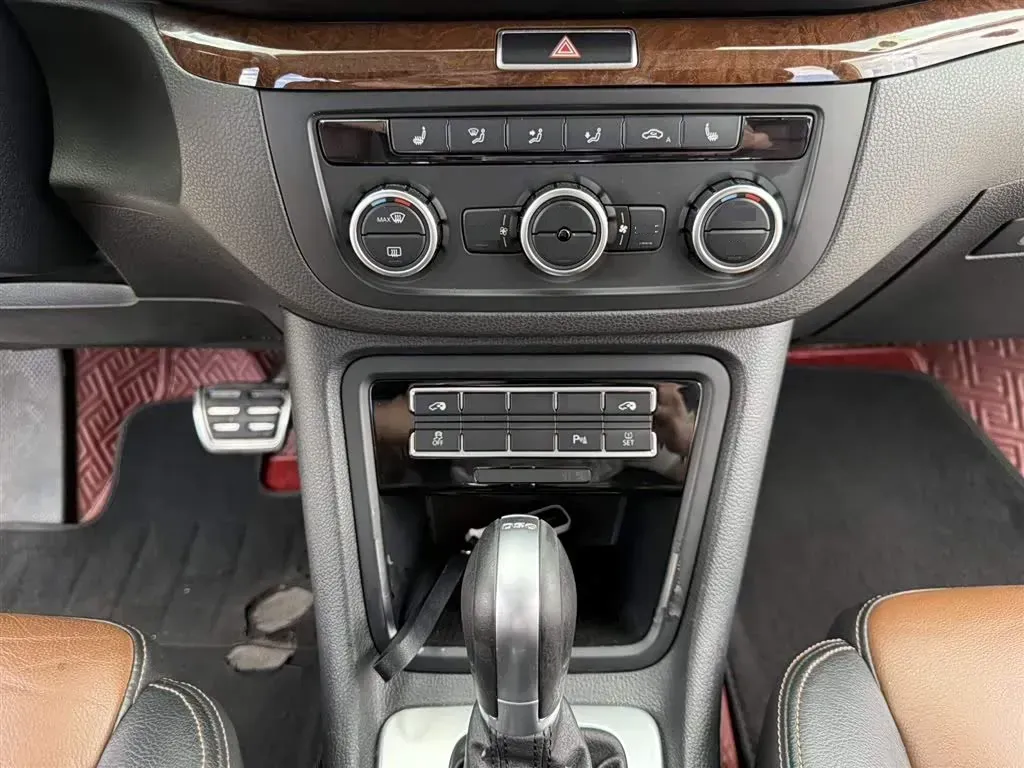 2013 Volkswagen Sharan 1.8T 160HP L4 6DCT,autocango,china used car exporter,china ev exporter,chinese used car exporter,chinese used ev exporter