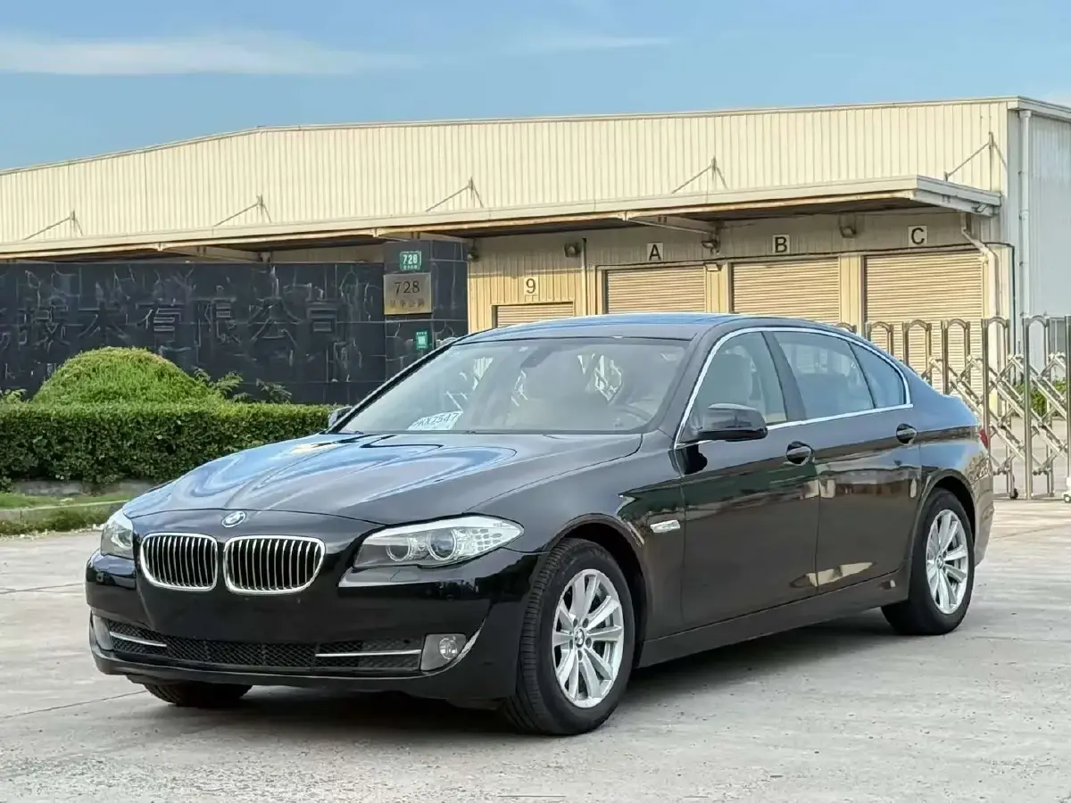 2011 BMW 5 Series 2.5L 204HP L6 8AT