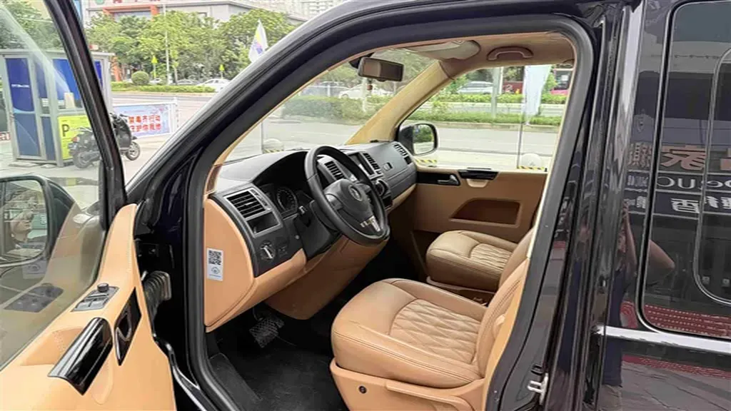 2015 Volkswagen Caravelle 2.0T 204HP L4 7DCT,autocango,china used car exporter,china ev exporter,chinese used car exporter,chinese used ev exporter