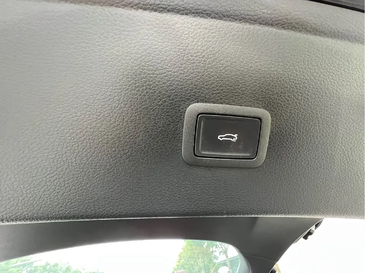 2023 HongQi H6 2.0T 252HP L4 8AT,autocango,china used car exporter,china ev exporter,chinese used car exporter,chinese used ev exporter