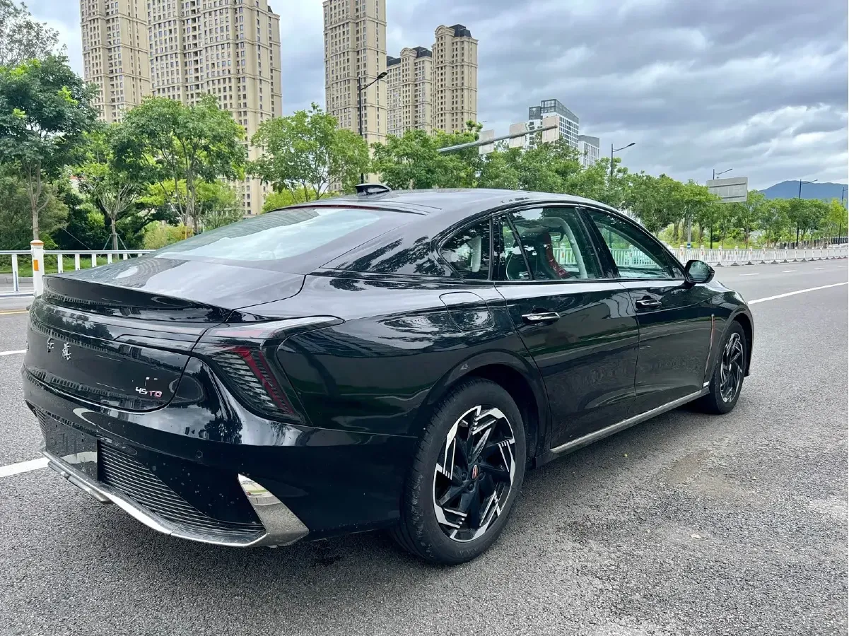 2023 HongQi H6 2.0T 252HP L4 8AT,autocango,china used car exporter,china ev exporter,chinese used car exporter,chinese used ev exporter