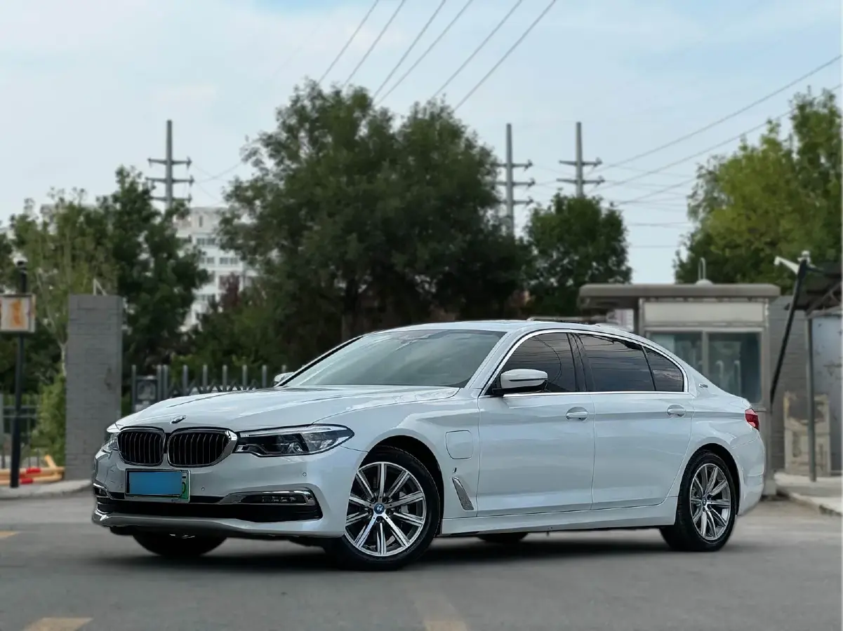 2019 BMW 5 Series 2.0T 184HP L4 8AT PHEV 13KWH