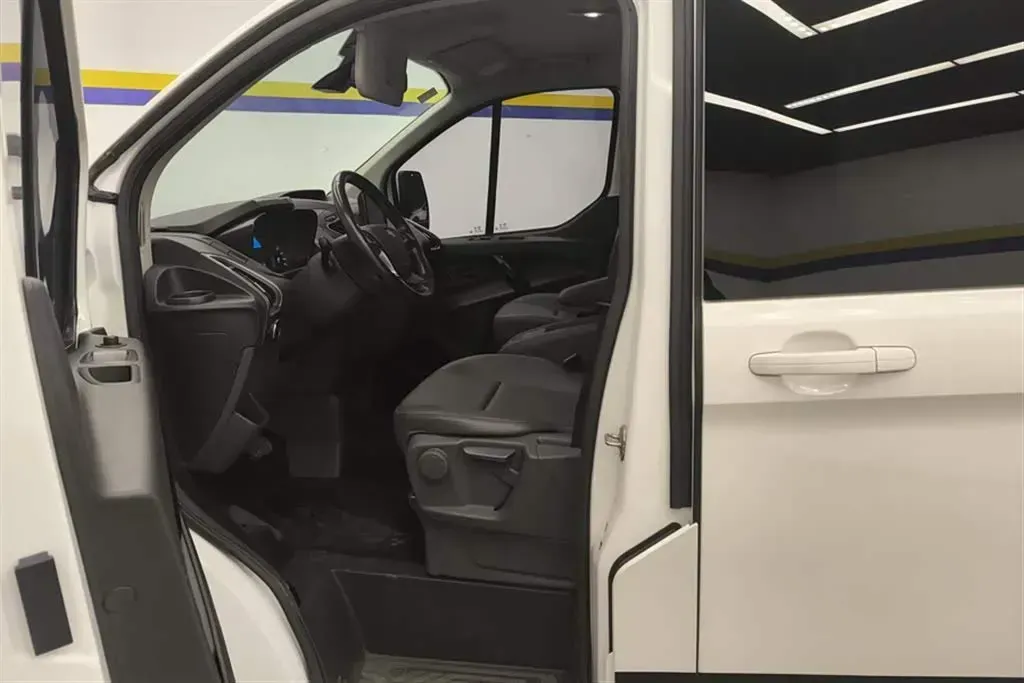 2020 Ford Tourneo 2.0T 203HP L4 6AT,autocango,china used car exporter,china ev exporter,chinese used car exporter,chinese used ev exporter