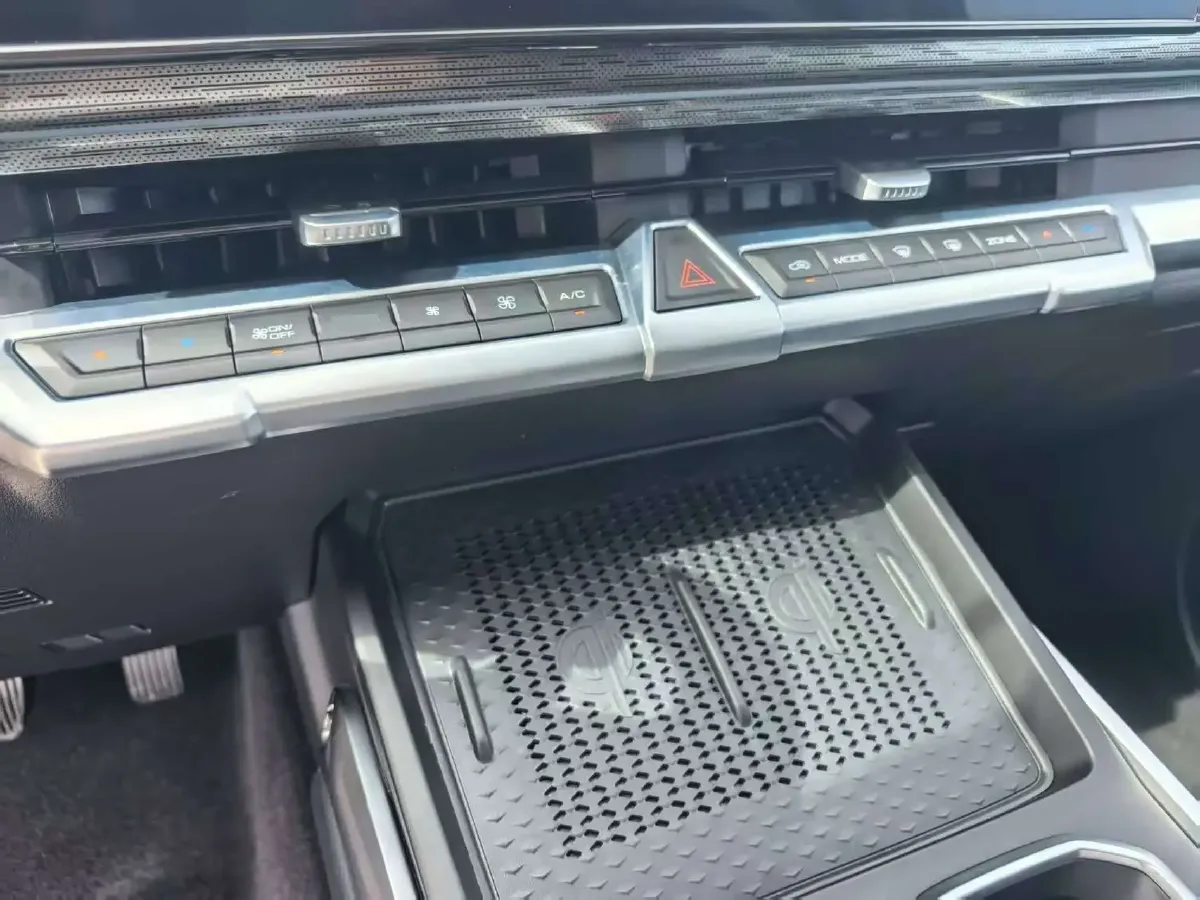 2025 Tank 400 2.0T 252HP L4 9AT,autocango,china used car exporter,china ev exporter,chinese used car exporter,chinese used ev exporter