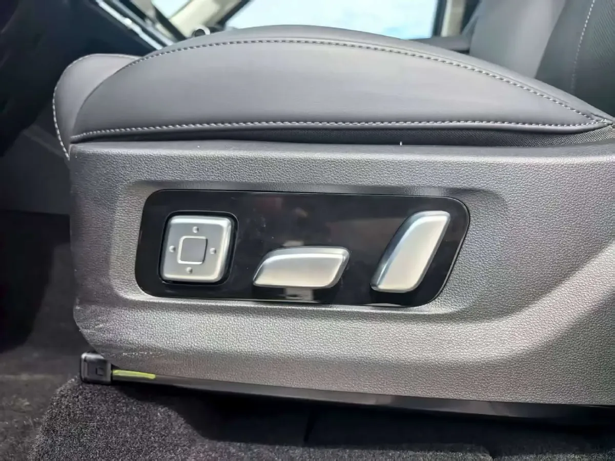 2025 Tank 400 2.0T 252HP L4 9AT,autocango,china used car exporter,china ev exporter,chinese used car exporter,chinese used ev exporter