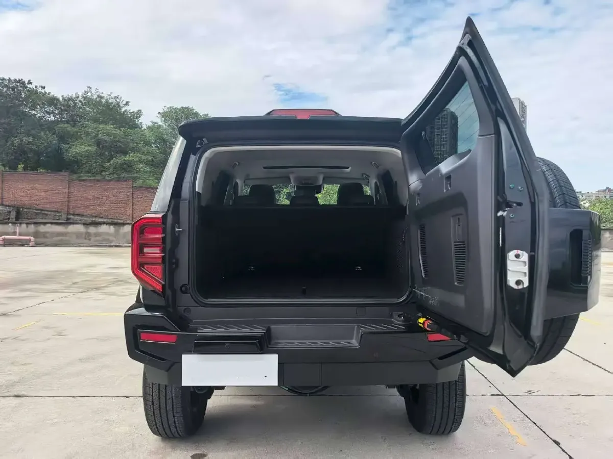 2025 Tank 400 2.0T 252HP L4 9AT,autocango,china used car exporter,china ev exporter,chinese used car exporter,chinese used ev exporter