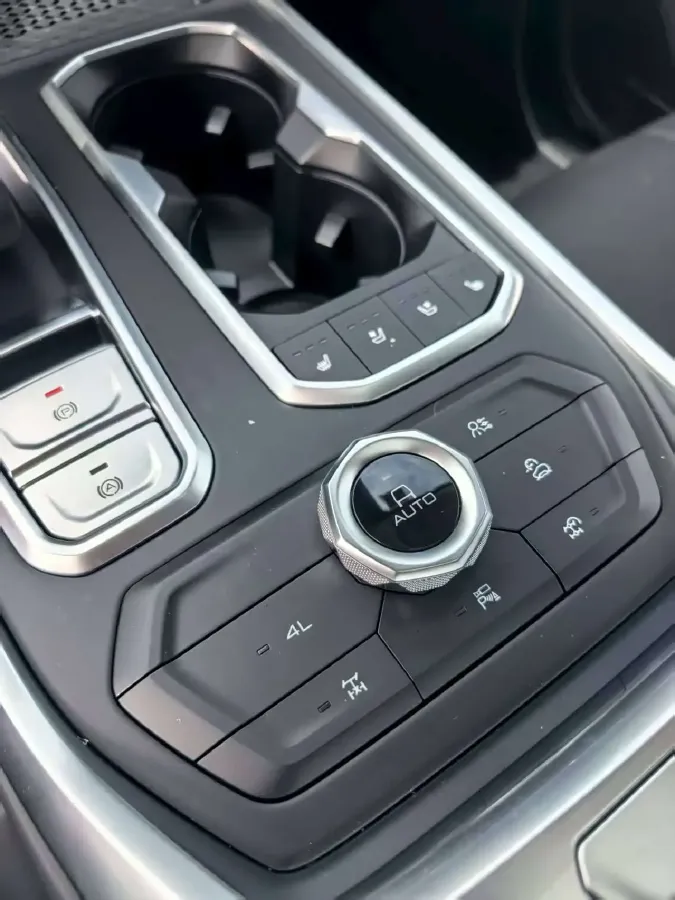 2025 Tank 400 2.0T 252HP L4 9AT,autocango,china used car exporter,china ev exporter,chinese used car exporter,chinese used ev exporter