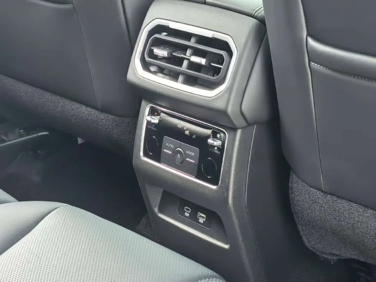 2025 Tank 400 2.0T 252HP L4 9AT,autocango,china used car exporter,china ev exporter,chinese used car exporter,chinese used ev exporter