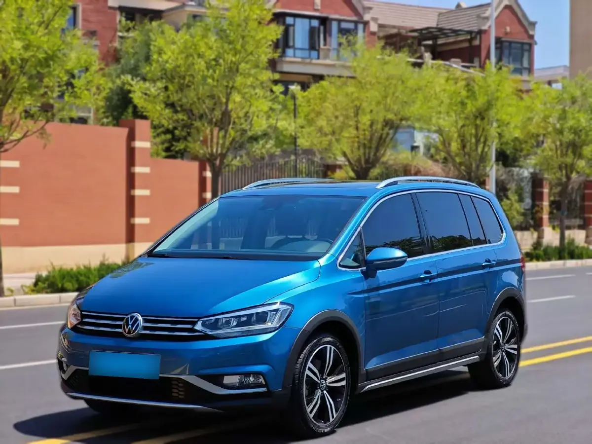 2022 Volkswagen Touran 1.4T 150HP L4 7DCT
