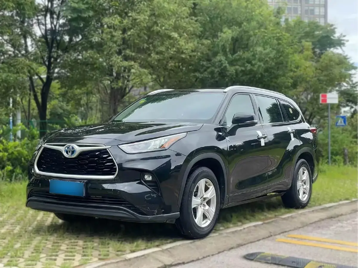 2022 Toyota Highlander 2.5L 192HP L4 E-CVT Hybrid