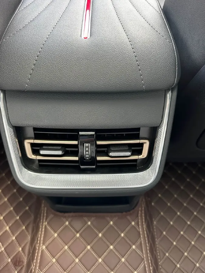 2023 HongQi H6 2.0T 252HP L4 8AT,autocango,china used car exporter,china ev exporter,chinese used car exporter,chinese used ev exporter