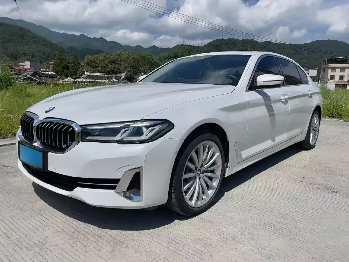 2022 BMW 5 Series 2.0T 252HP L4 8AT