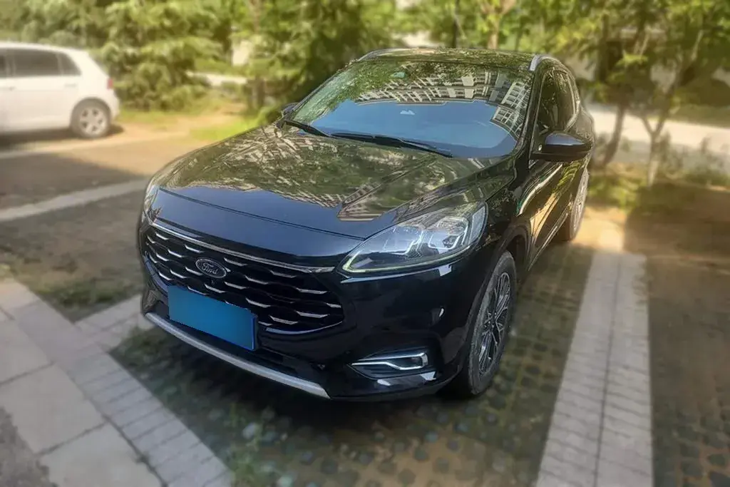 2020 Ford Escape 2.0T 248HP L4 8AT