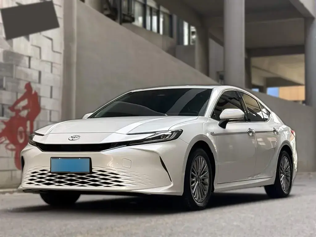 2024 Toyota Camry 2.0L 152HP L4 E-CVT Hybrid