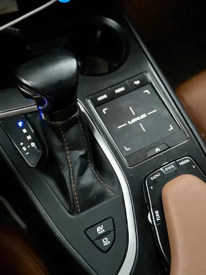 2020 Lexus UX 2.0L 146HP L4 E-CVT Hybrid,autocango,china used car exporter,china ev exporter,chinese used car exporter,chinese used ev exporter