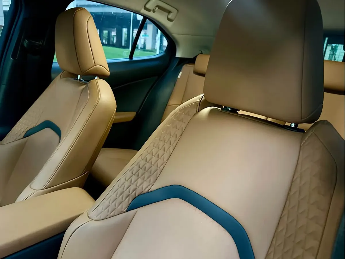 2020 Lexus UX 2.0L 146HP L4 E-CVT Hybrid,autocango,china used car exporter,china ev exporter,chinese used car exporter,chinese used ev exporter