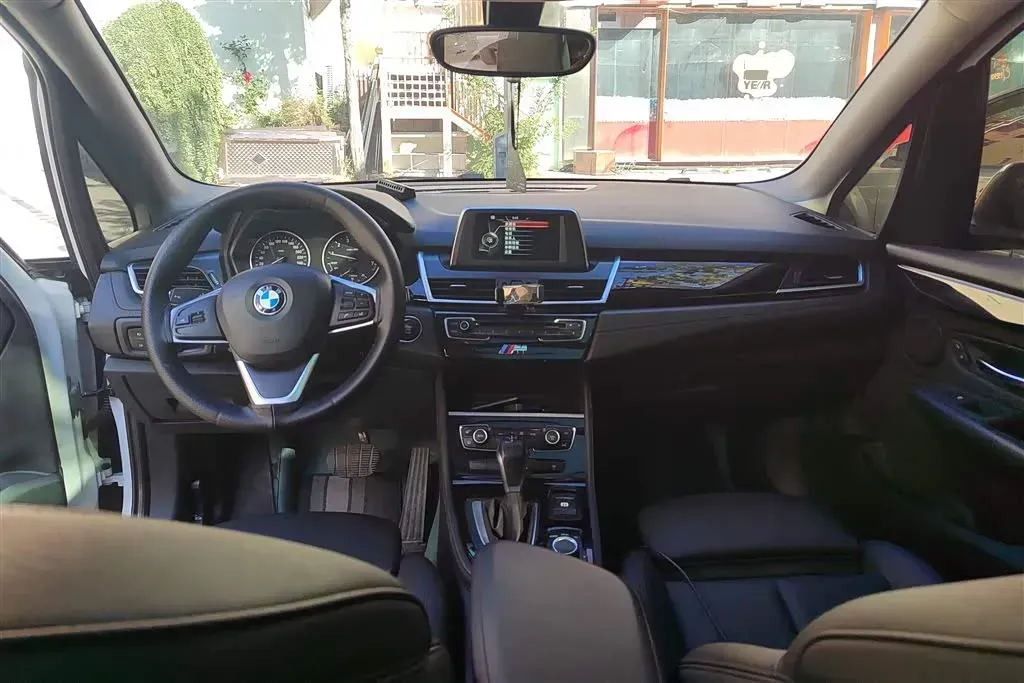 2016 BMW 2 Series Wagon 1.5T 136HP L3 6AT,autocango,china used car exporter,china ev exporter,chinese used car exporter,chinese used ev exporter