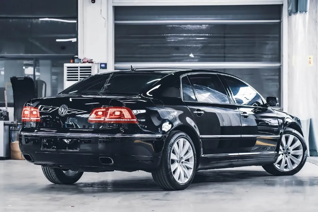 2011 Volkswagen Pheaton 4.2L 335HP V8 6AT,autocango,china used car exporter,china ev exporter,chinese used car exporter,chinese used ev exporter