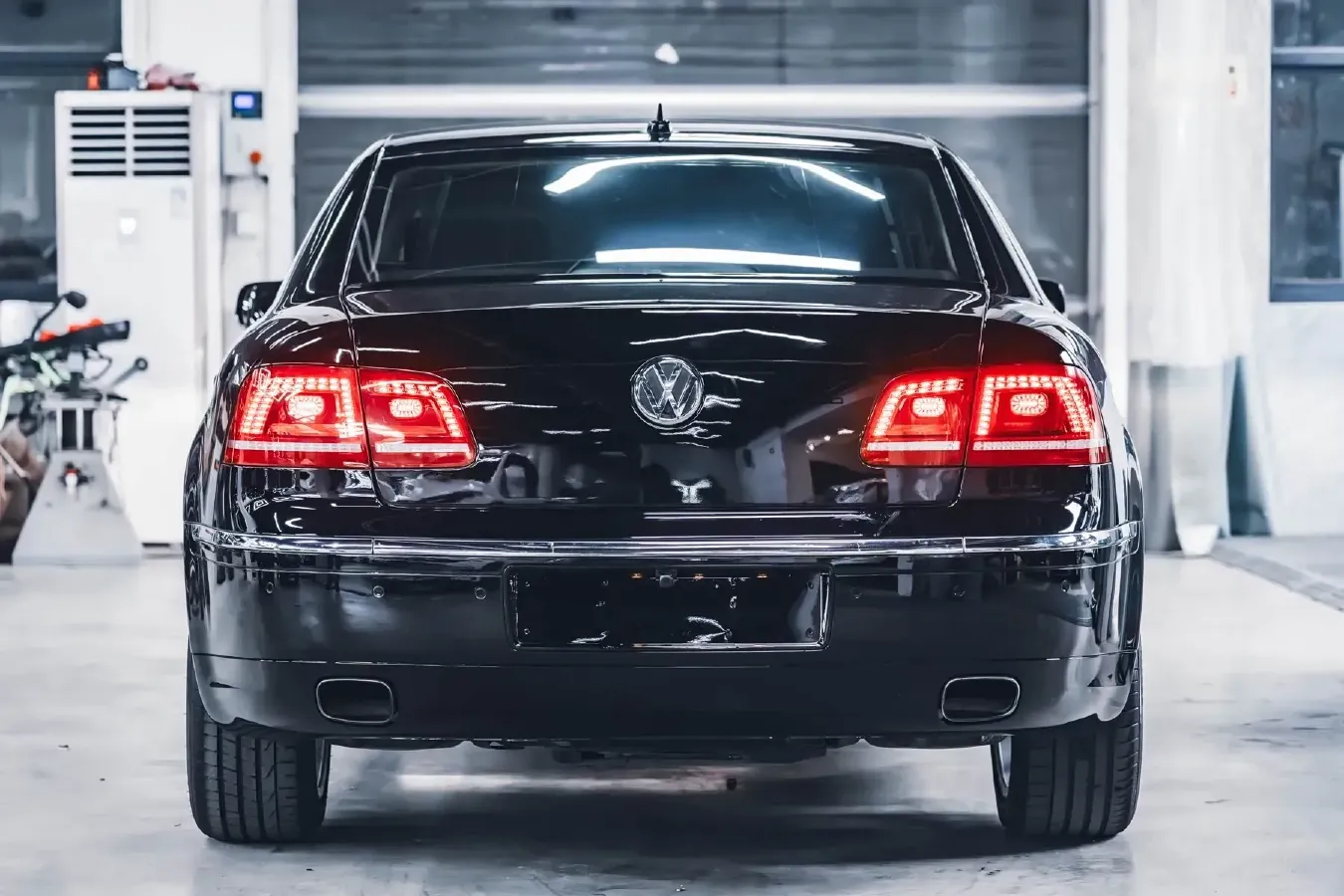 2011 Volkswagen Pheaton 4.2L 335HP V8 6AT,autocango,china used car exporter,china ev exporter,chinese used car exporter,chinese used ev exporter