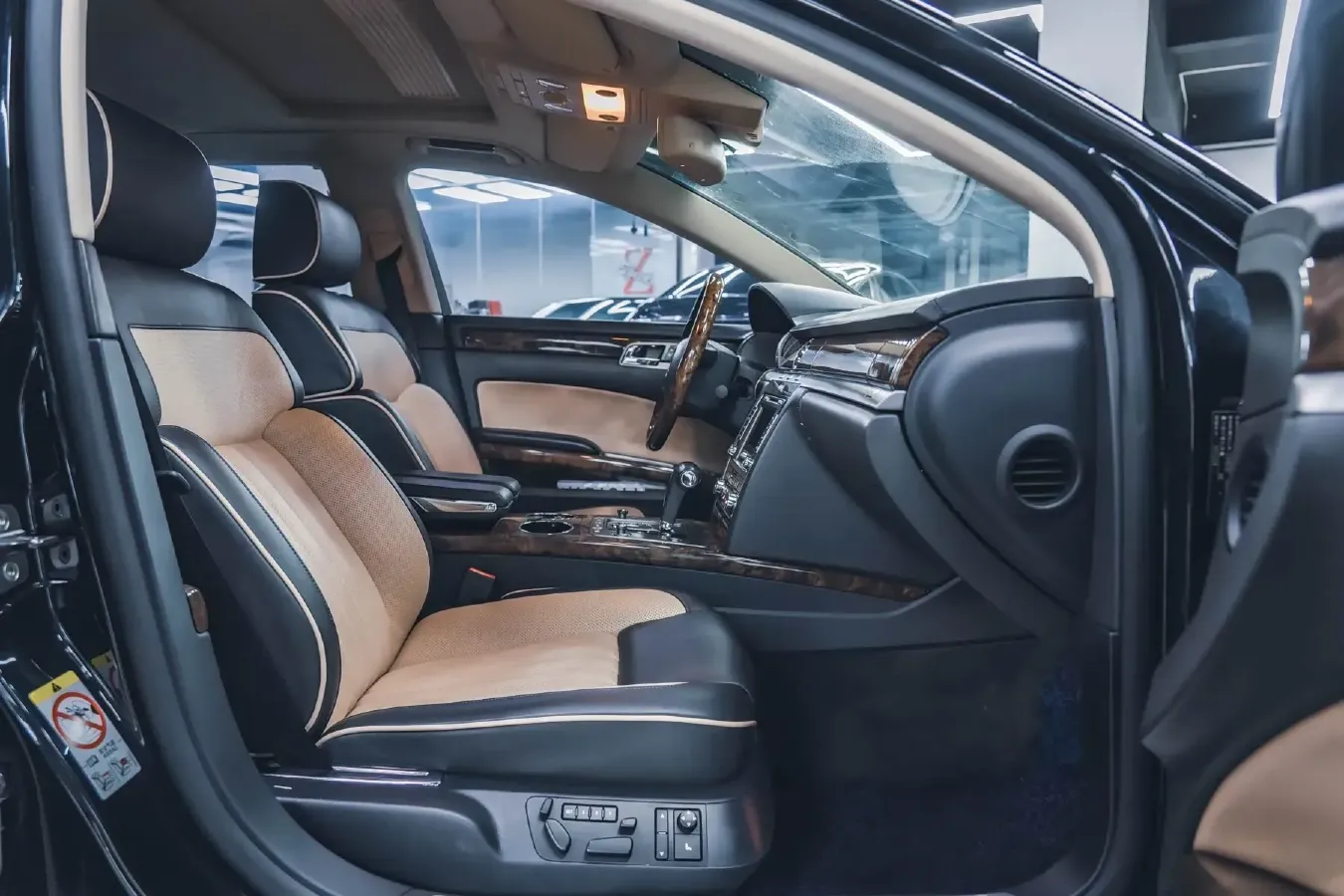 2011 Volkswagen Pheaton 4.2L 335HP V8 6AT,autocango,china used car exporter,china ev exporter,chinese used car exporter,chinese used ev exporter