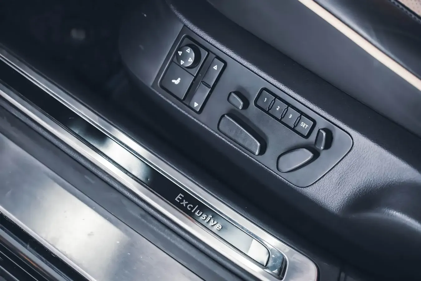 2011 Volkswagen Pheaton 4.2L 335HP V8 6AT,autocango,china used car exporter,china ev exporter,chinese used car exporter,chinese used ev exporter