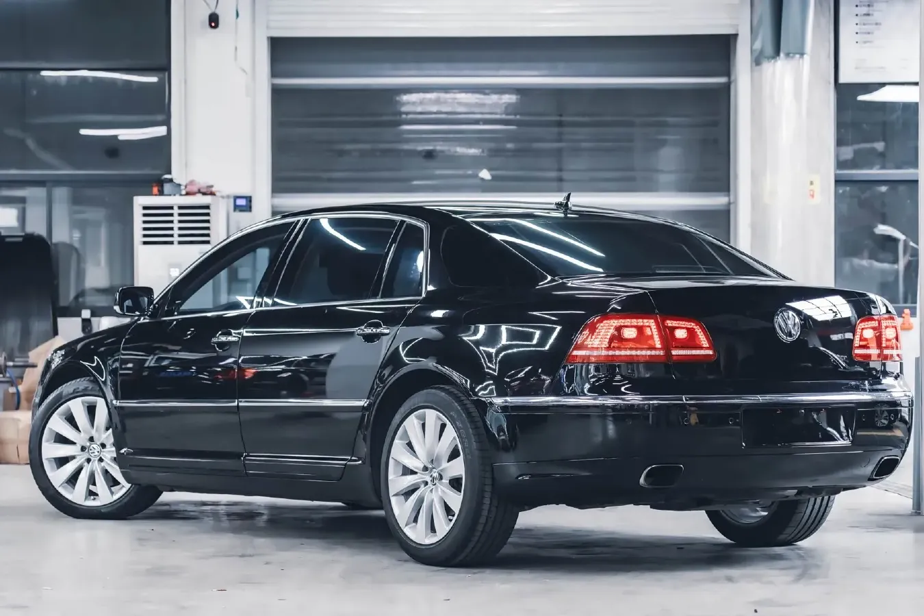 2011 Volkswagen Pheaton 4.2L 335HP V8 6AT,autocango,china used car exporter,china ev exporter,chinese used car exporter,chinese used ev exporter