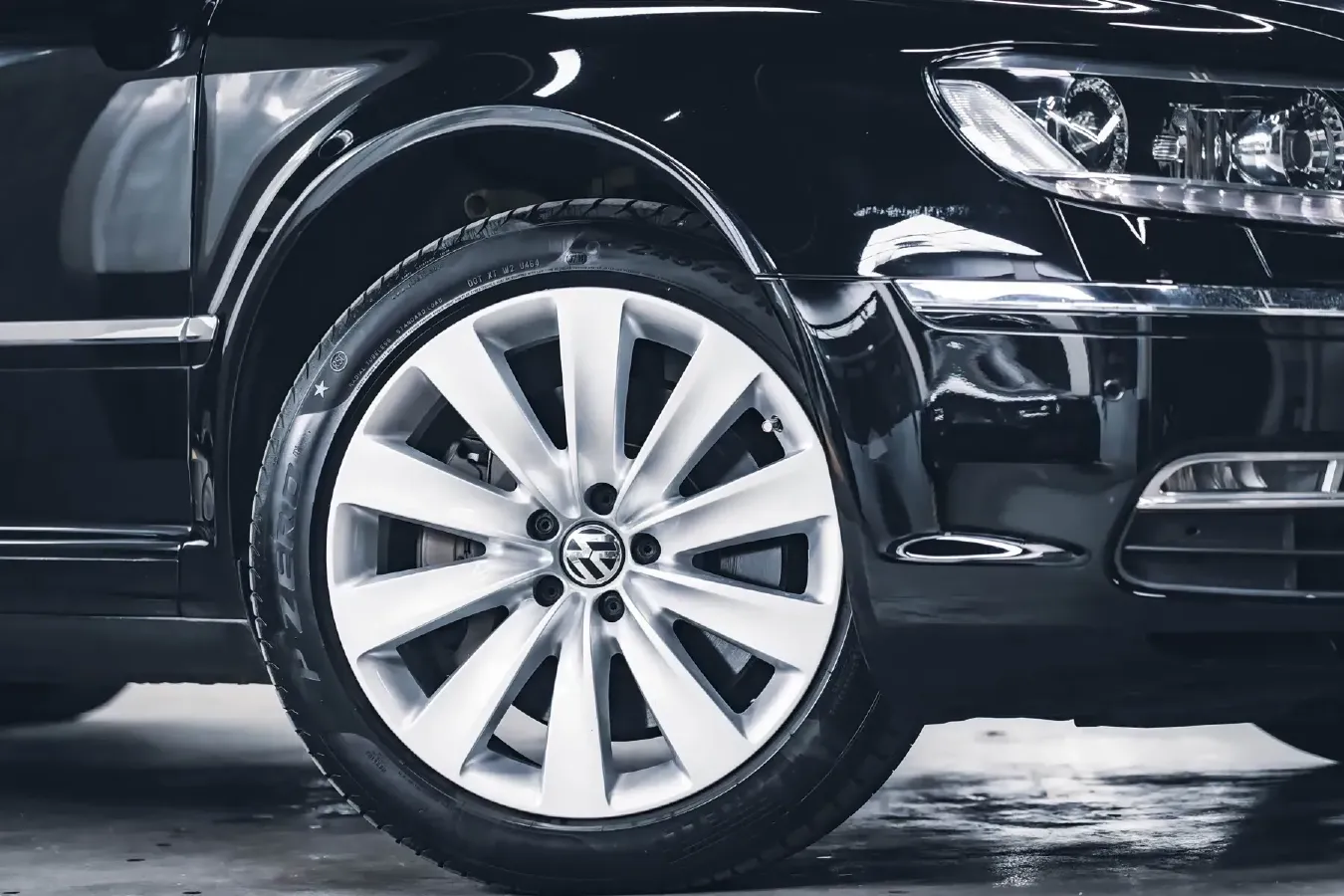 2011 Volkswagen Pheaton 4.2L 335HP V8 6AT,autocango,china used car exporter,china ev exporter,chinese used car exporter,chinese used ev exporter