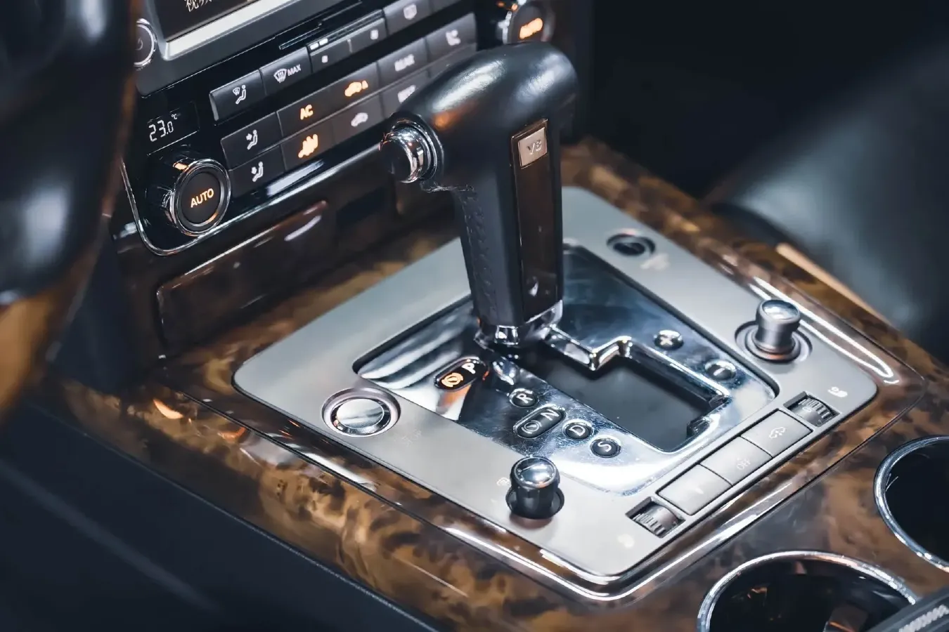 2011 Volkswagen Pheaton 4.2L 335HP V8 6AT,autocango,china used car exporter,china ev exporter,chinese used car exporter,chinese used ev exporter