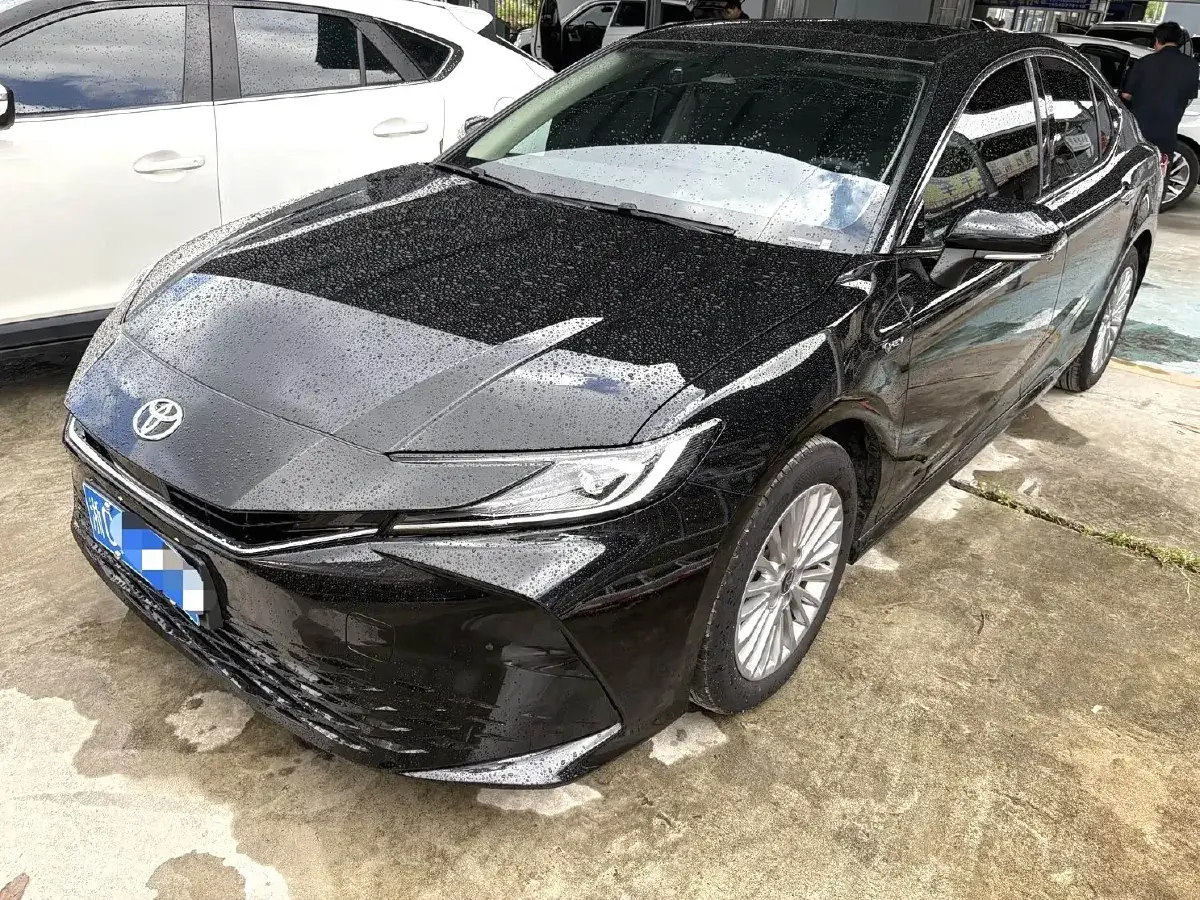 2024 Toyota Camry 2.0L 152HP L4 E-CVT Hybrid