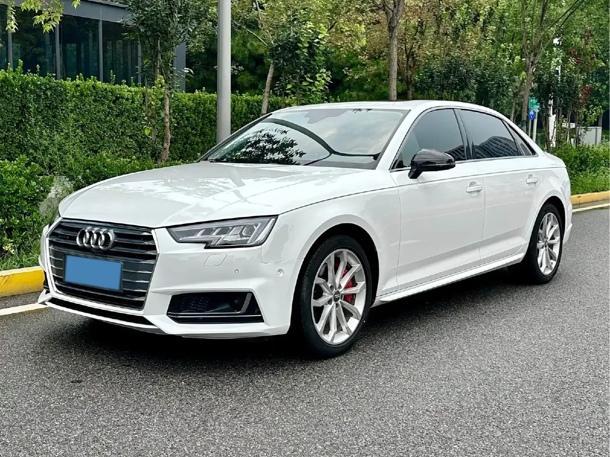 2018 Audi A4L 2.0T 252HP L4 7DCT