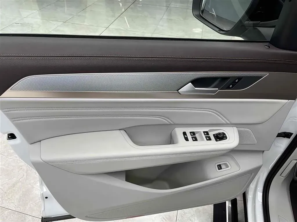 2023 Volkswagen Tavendor 2.0T 220HP L4 7DCT,autocango,china used car exporter,china ev exporter,chinese used car exporter,chinese used ev exporter