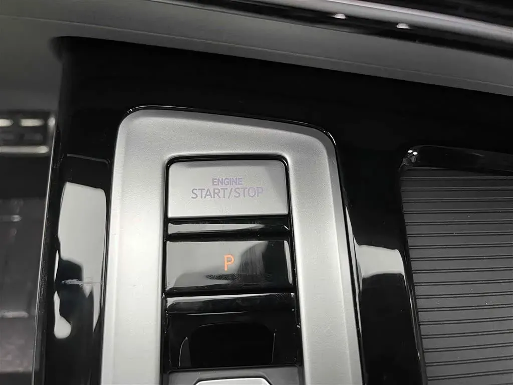 2023 Volkswagen Tavendor 2.0T 220HP L4 7DCT,autocango,china used car exporter,china ev exporter,chinese used car exporter,chinese used ev exporter