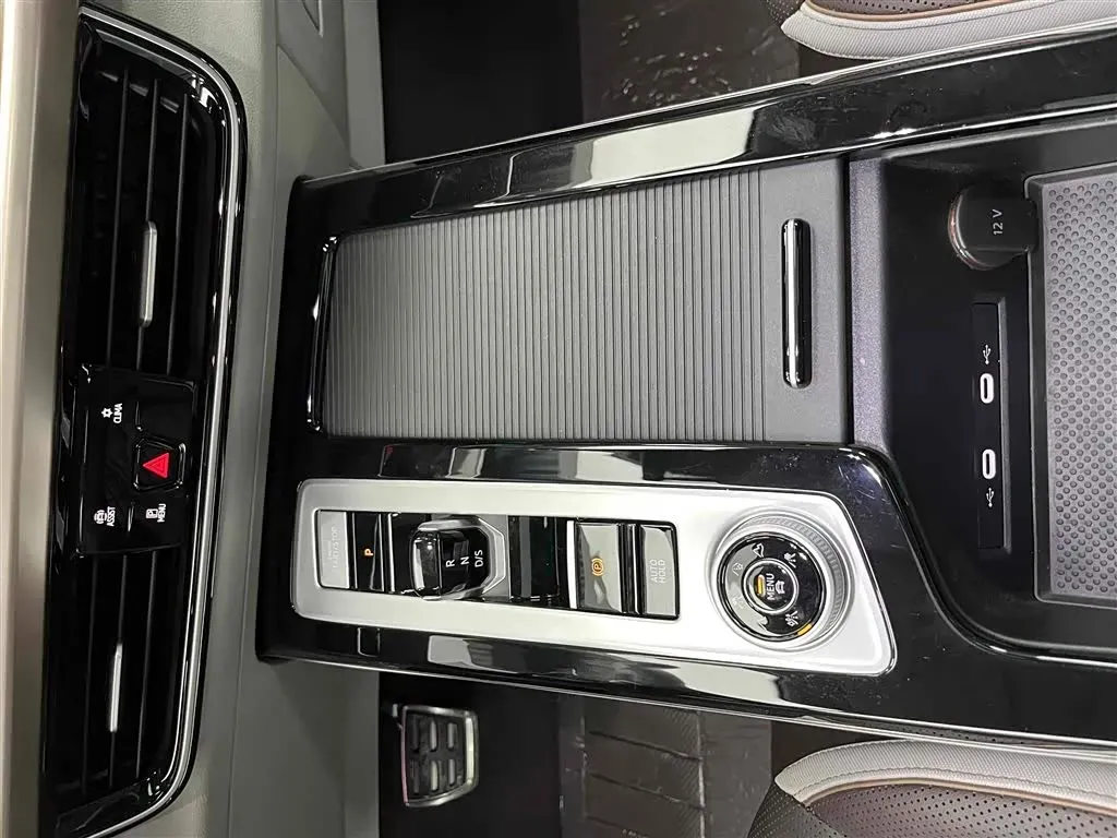 2023 Volkswagen Tavendor 2.0T 220HP L4 7DCT,autocango,china used car exporter,china ev exporter,chinese used car exporter,chinese used ev exporter