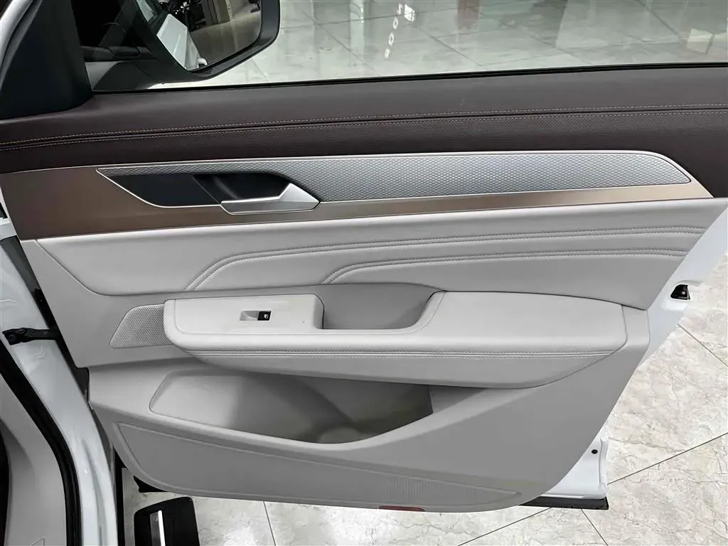 2023 Volkswagen Tavendor 2.0T 220HP L4 7DCT,autocango,china used car exporter,china ev exporter,chinese used car exporter,chinese used ev exporter