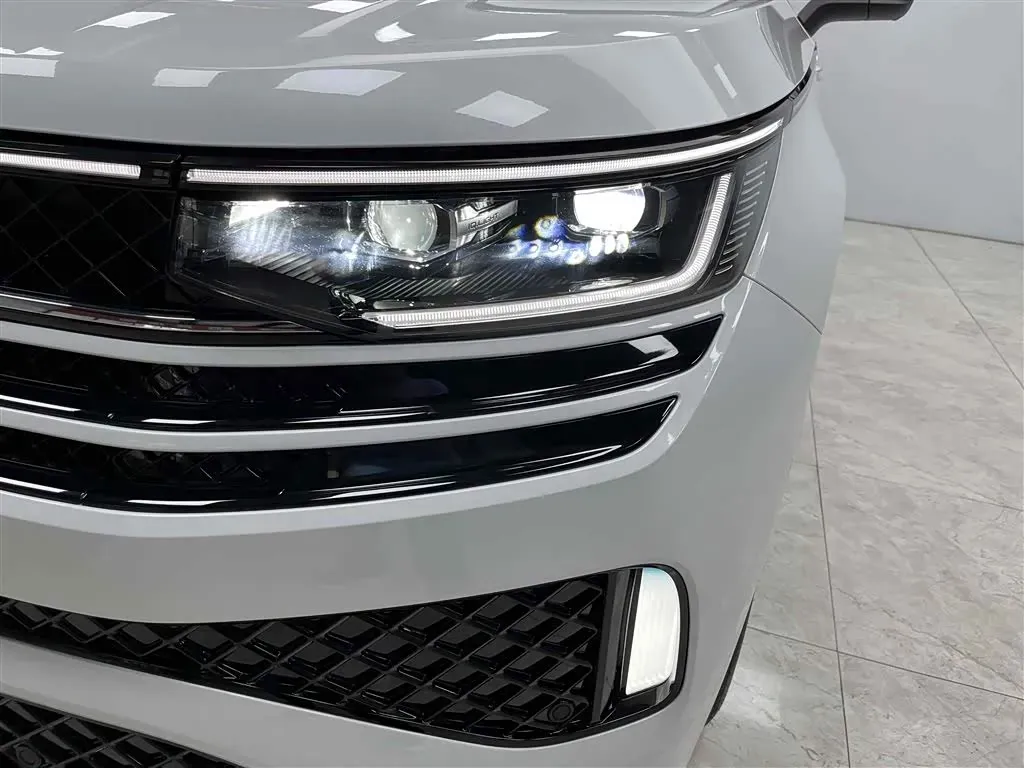 2023 Volkswagen Tavendor 2.0T 220HP L4 7DCT,autocango,china used car exporter,china ev exporter,chinese used car exporter,chinese used ev exporter