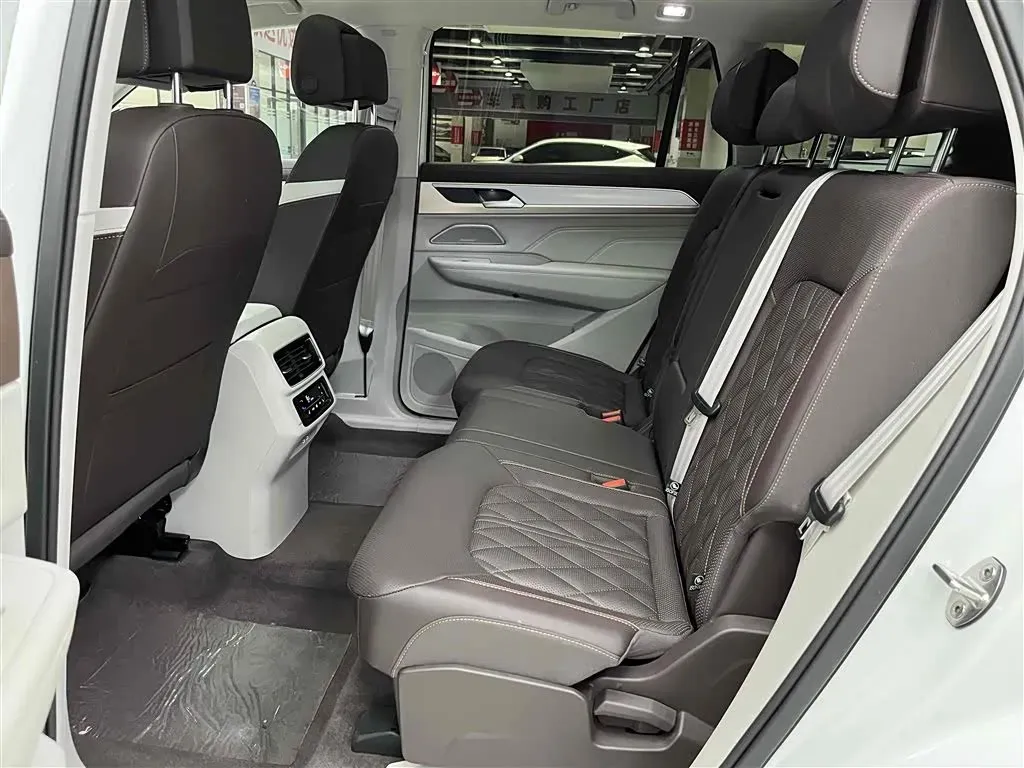 2023 Volkswagen Tavendor 2.0T 220HP L4 7DCT,autocango,china used car exporter,china ev exporter,chinese used car exporter,chinese used ev exporter