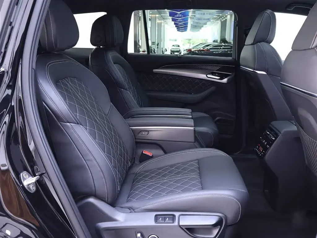 2024 Audi Q6 2.0T 265HP L4 7DCT,autocango,china used car exporter,china ev exporter,chinese used car exporter,chinese used ev exporter