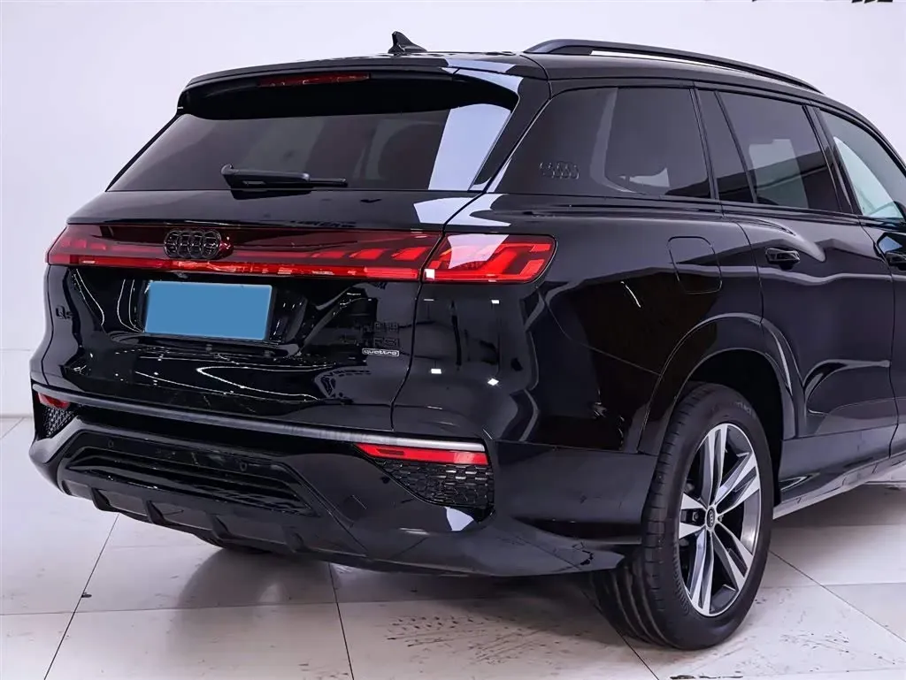 2024 Audi Q6 2.0T 265HP L4 7DCT,autocango,china used car exporter,china ev exporter,chinese used car exporter,chinese used ev exporter