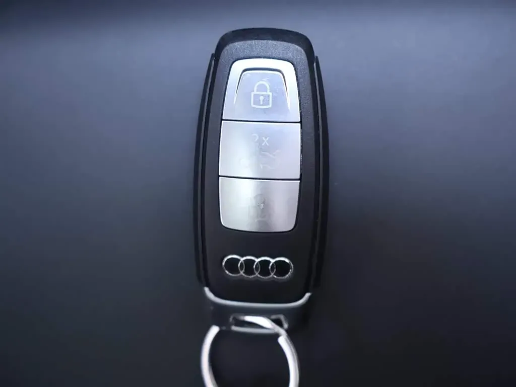 2024 Audi Q6 2.0T 265HP L4 7DCT,autocango,china used car exporter,china ev exporter,chinese used car exporter,chinese used ev exporter