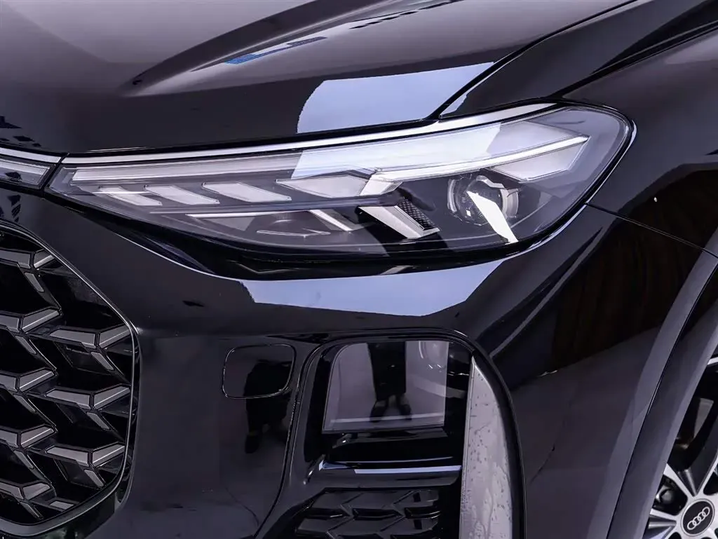 2024 Audi Q6 2.0T 265HP L4 7DCT,autocango,china used car exporter,china ev exporter,chinese used car exporter,chinese used ev exporter