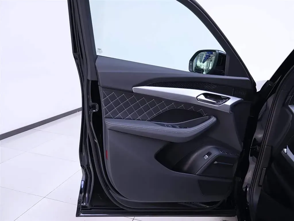 2024 Audi Q6 2.0T 265HP L4 7DCT,autocango,china used car exporter,china ev exporter,chinese used car exporter,chinese used ev exporter