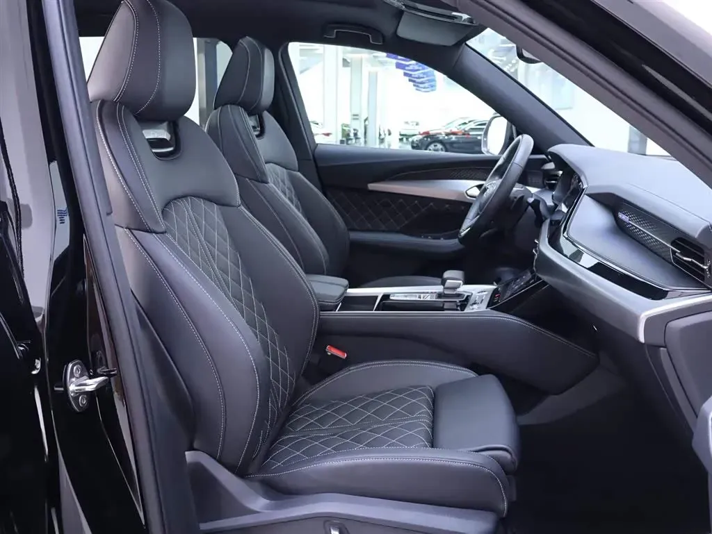 2024 Audi Q6 2.0T 265HP L4 7DCT,autocango,china used car exporter,china ev exporter,chinese used car exporter,chinese used ev exporter