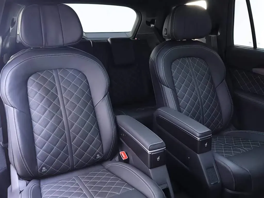 2024 Audi Q6 2.0T 265HP L4 7DCT,autocango,china used car exporter,china ev exporter,chinese used car exporter,chinese used ev exporter