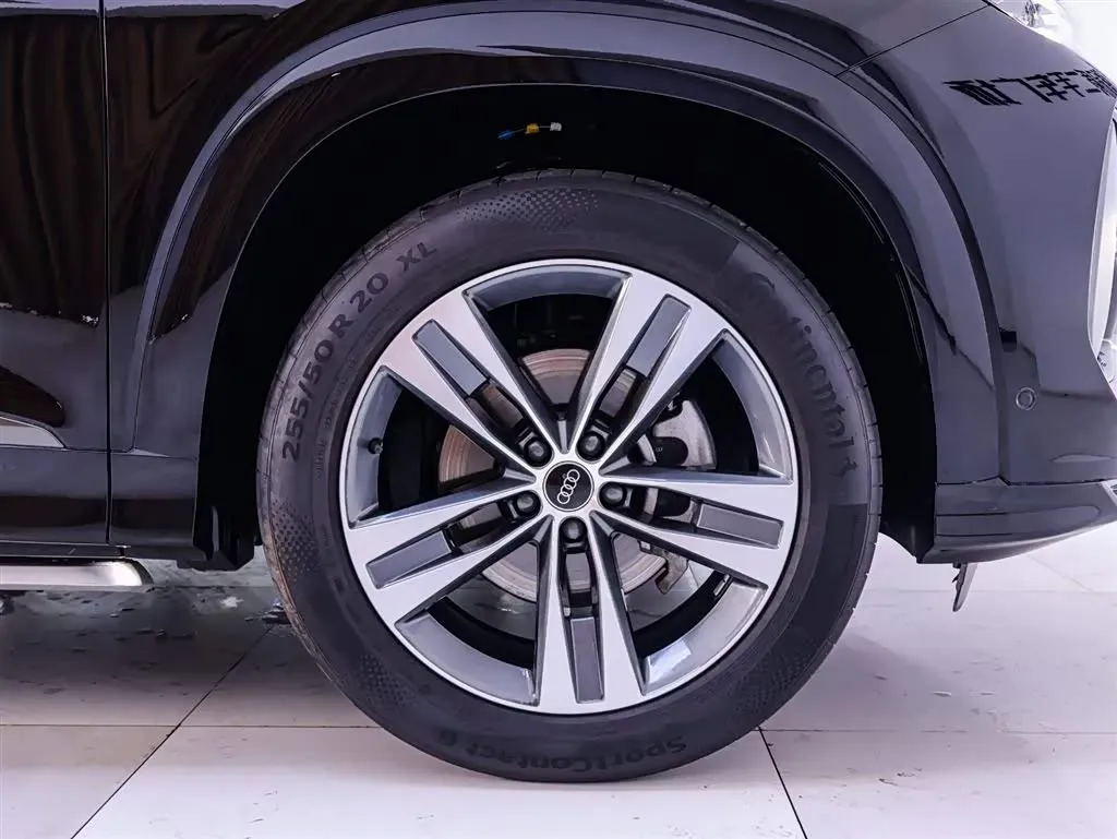 2024 Audi Q6 2.0T 265HP L4 7DCT,autocango,china used car exporter,china ev exporter,chinese used car exporter,chinese used ev exporter