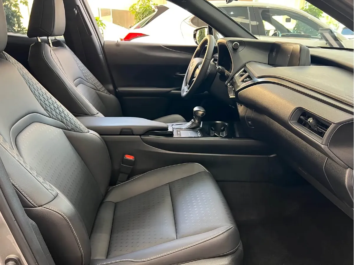 2019 Lexus UX 2.0L 146HP L4 E-CVT Hybrid,autocango,china used car exporter,china ev exporter,chinese used car exporter,chinese used ev exporter